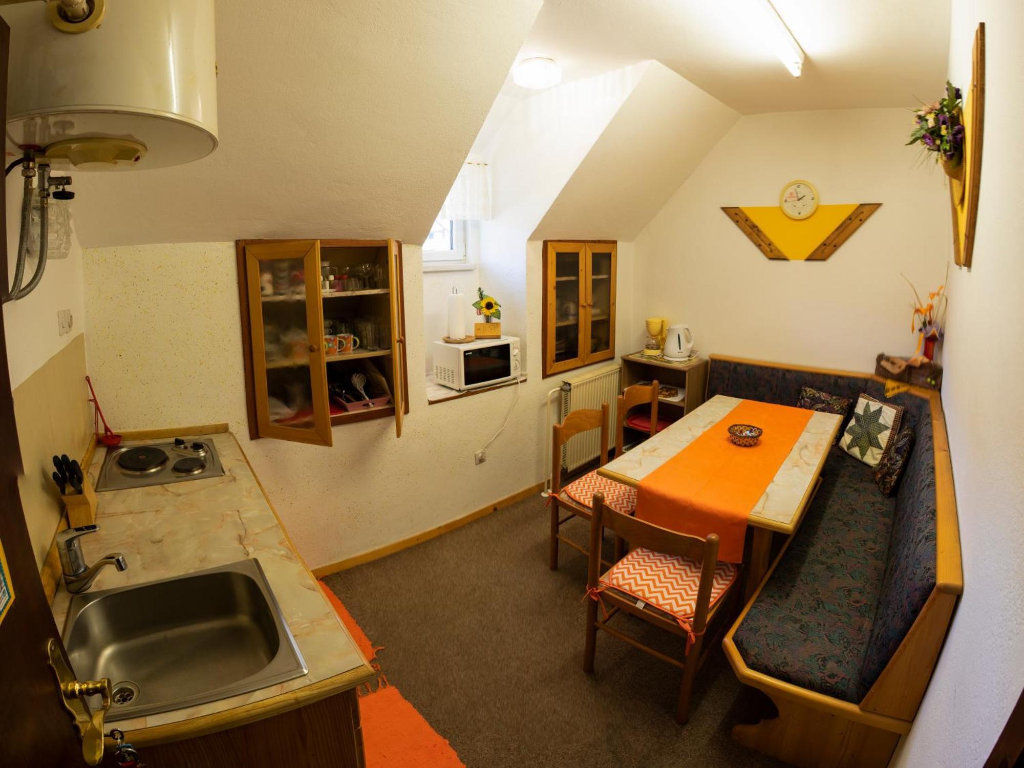 Apartments And Rooms Razen Bohinj Exteriör bild