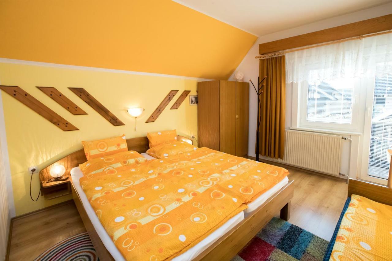 Apartments And Rooms Razen Bohinj Exteriör bild